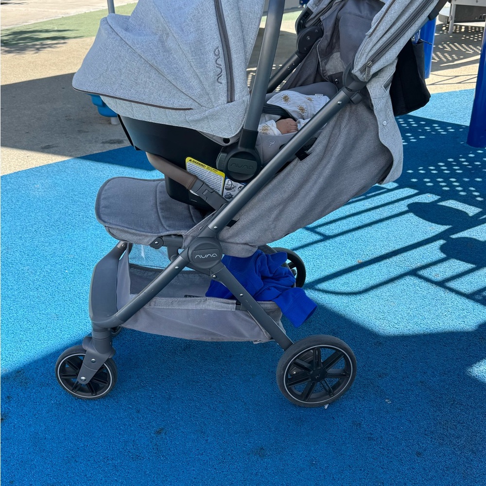 Like new Nuna stroller and carseat set